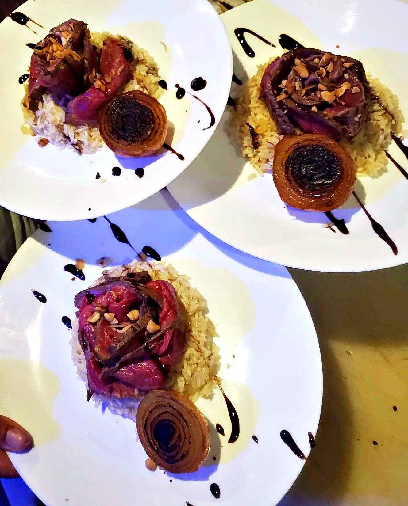 Trois assiettes dressées