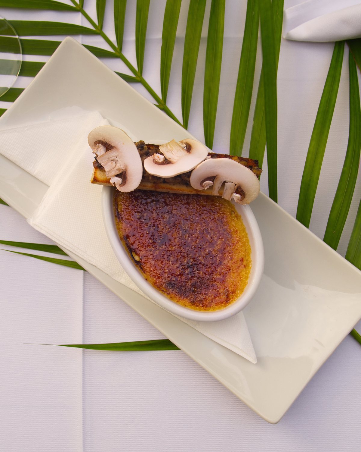 Une crème brûlée au foie gras, champignons crus