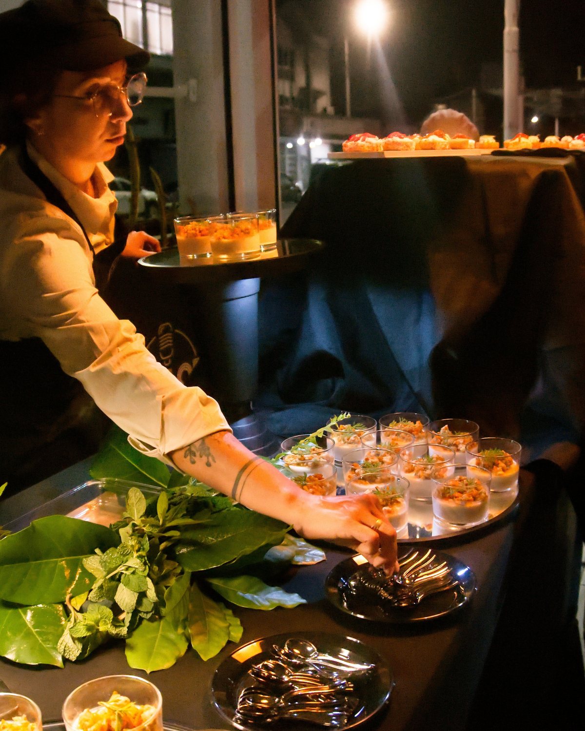 Setting out the verrines on the buffet